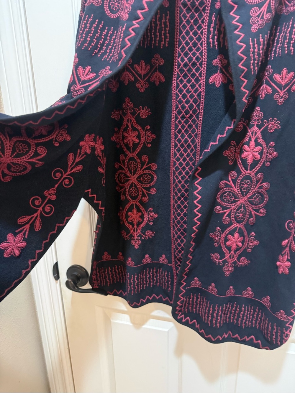 Johnny Was Black Cape with Redish Pink Embroidered Floral Motif size xs - Picture 6 of 9